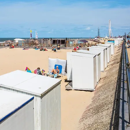 Modern Flat Near The Sea 아파트