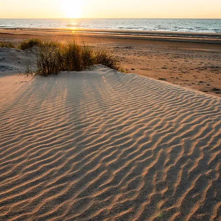 Modern Flat Near The Sea 아파트 *